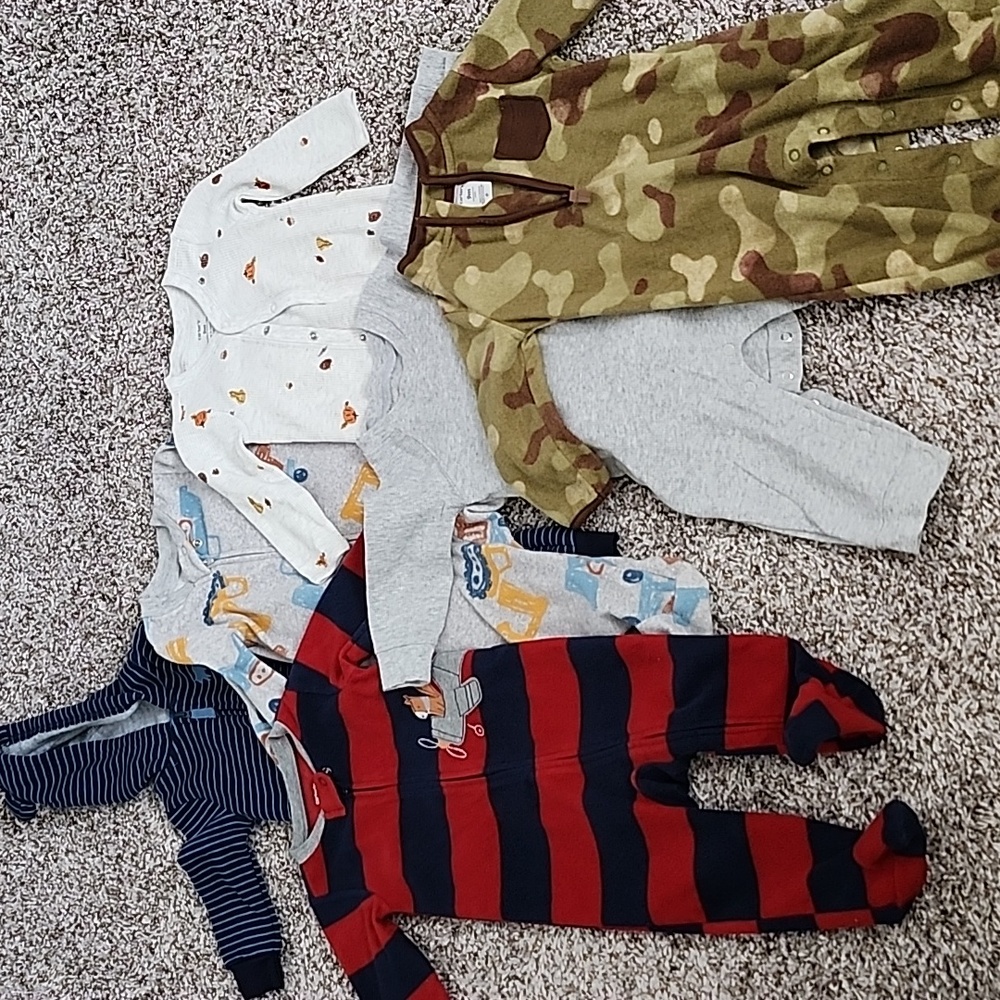 6 Pcs. Carters 9 Month Baby Boy Clothes Bundle